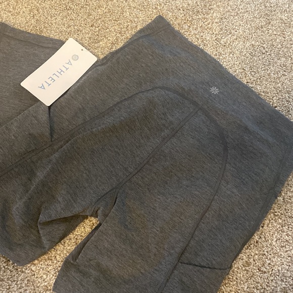 Athleta Ultimate Stash Pocket Capri - Picture 4 of 4
